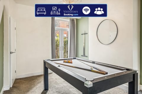 Billiard, Game Room