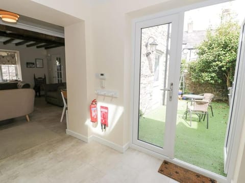 The Old Stables - Pet-Friendly Stay Near Ruthin Castle with Parking House in Ruthin