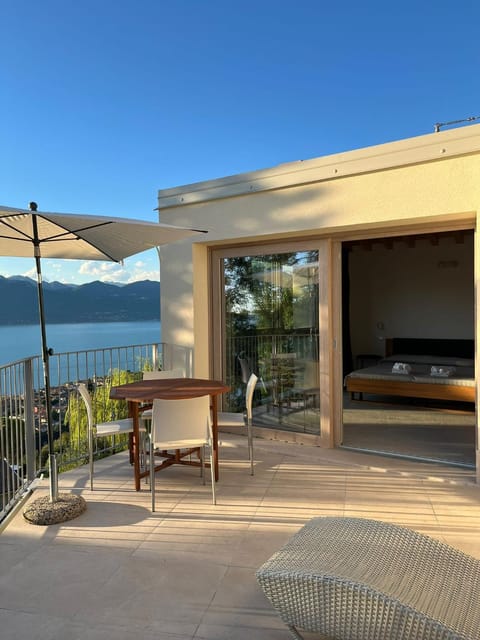 Dining area, Lake view