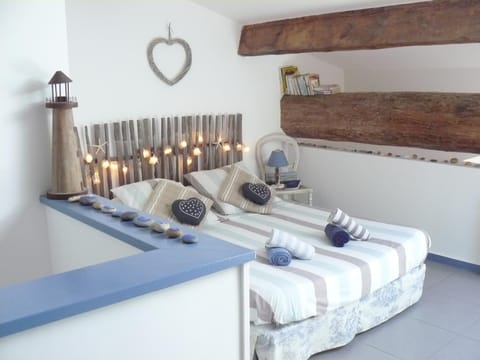 Day, Bedroom