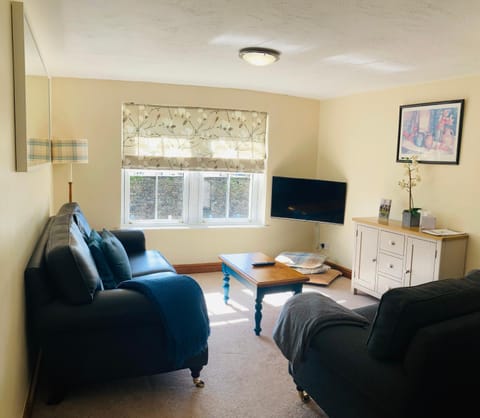 Communal lounge/ TV room, TV and multimedia, Living room, Seating area