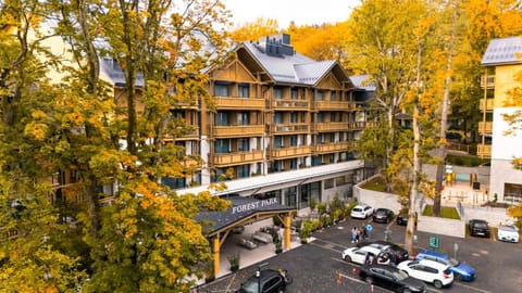 Property building, Day, Neighbourhood, Bird's eye view, City view, Location, Parking