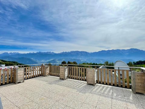 Balcony/Terrace, Mountain view