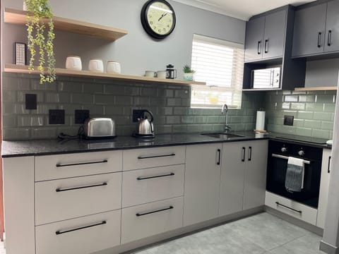 microwave, stove, kitchen