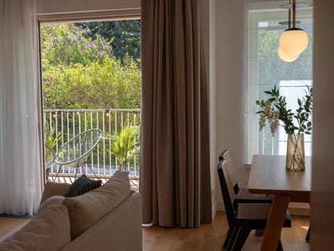 Property building, Balcony/Terrace, Balcony/Terrace