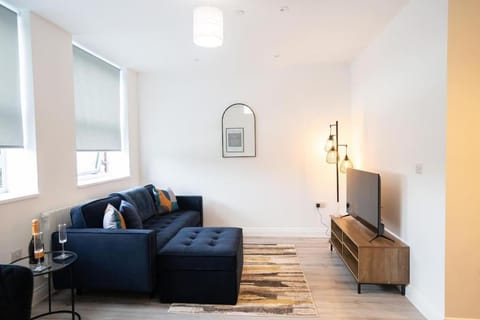 Luxury 1-Bed Flat - Free Parking Apartment in Shirley