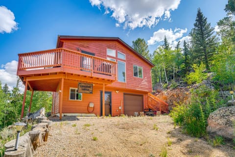 Deck and Views Pet-Friendly Cabin in Jefferson! Cabin in Park County