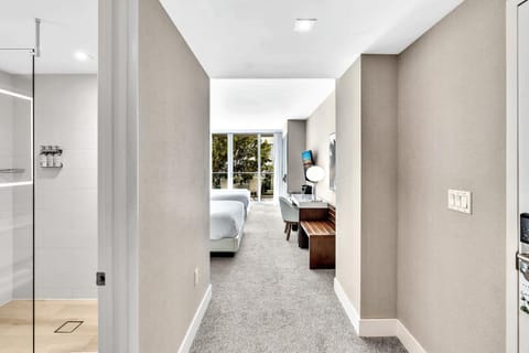 Grand Deluxe Two Bedroom Suite with Balcony Water Views, Corner Apartment in Surfside