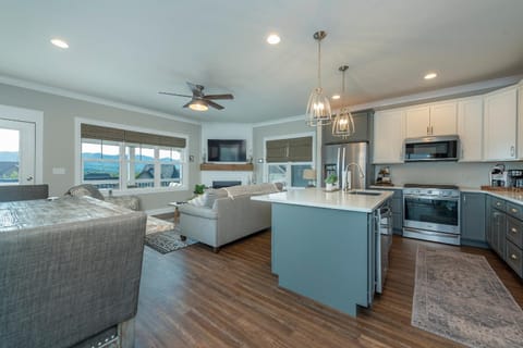 Mountain Sunrise House in Black Mountain