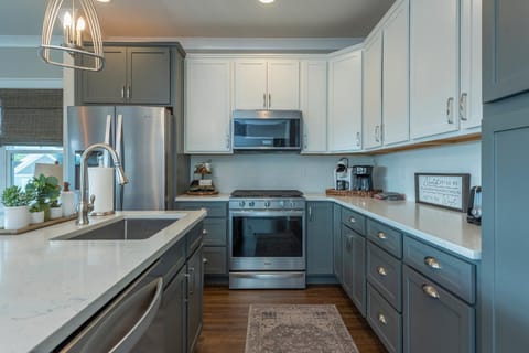 Mountain Sunrise House in Black Mountain