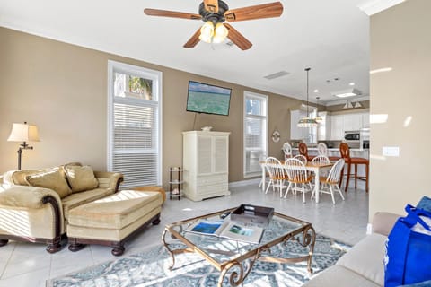 EPIC Beach House with Private Pool, 175 ft to the BEACH, U Gotta See It! House in Sunnyside