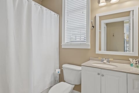 EPIC Beach House with Private Pool, 175 ft to the BEACH, U Gotta See It! House in Sunnyside