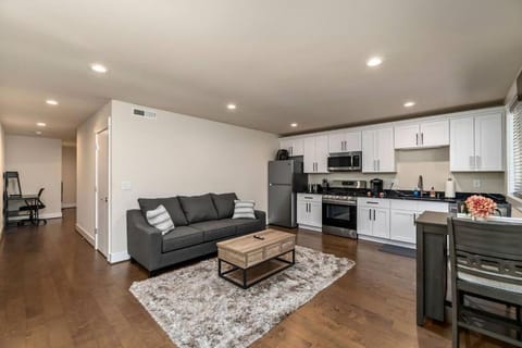 Serene 1 Bdrm, 1 Bath Apartment Apartment in Burien