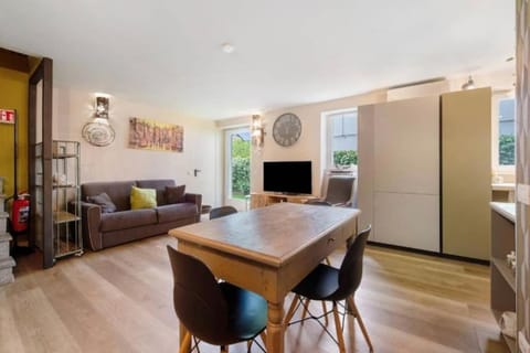 Aloha Lake Apartments House in Mandello del Lario