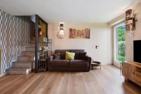 Aloha Lake Apartments House in Mandello del Lario