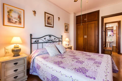 Bed, Photo of the whole room, Bedroom, wardrobe