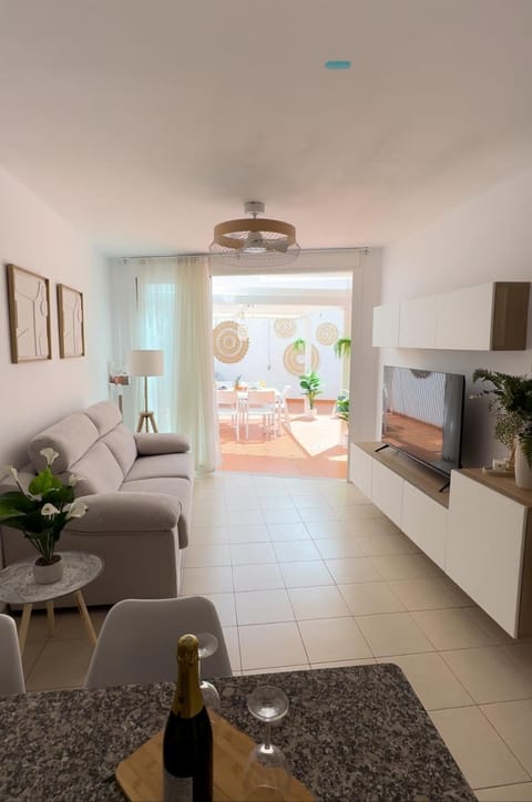 Patio, TV and multimedia, Living room
