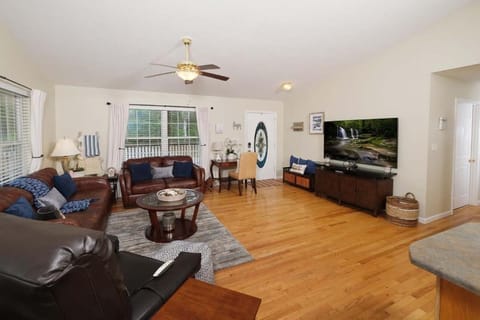 Birdsong Bungalow By Colonial Properties House in Sevierville