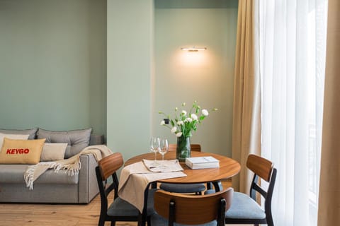 Living room, Photo of the whole room, Seating area, Dining area