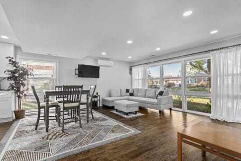 Stunning home in Skokie House in Skokie