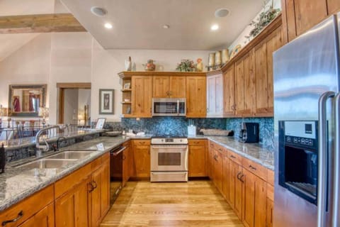 Quartermoon 1258 by East West Hospitality House in Edwards