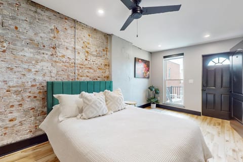 Steps to Dtwn and Rock River! Couples Retreat Apartment in Janesville