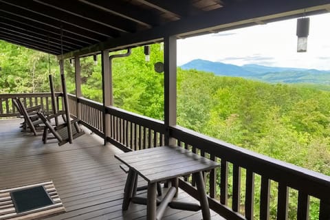 Boulder Ridge Cabin Cabin in Lake Lure