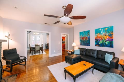 Living room, Seating area