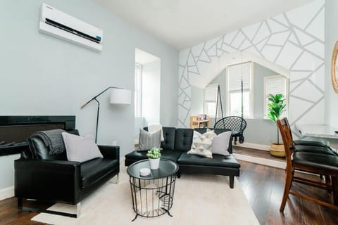 Living room, Seating area, air conditioner