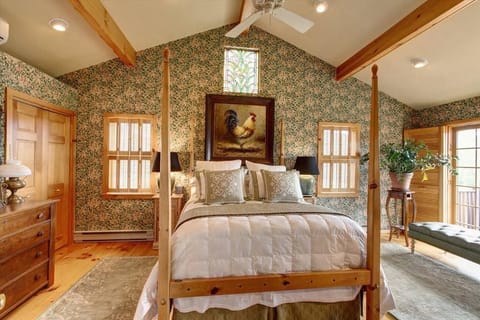 Catskill Ski Mountain Retreat with Private Pool House in Shandaken