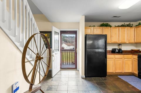 Hillbilly Hilton By Colonial Properties House in Pigeon Forge