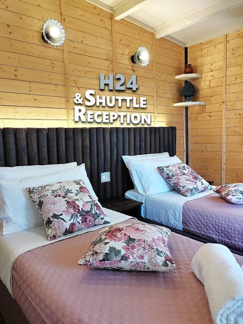 Lobby or reception, shuttle