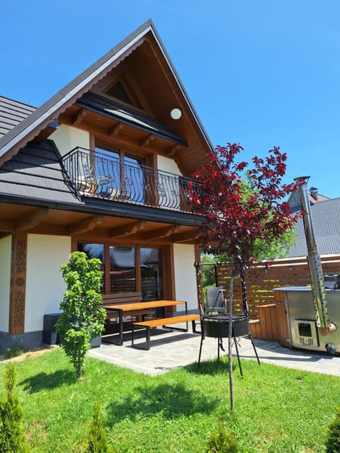 Property building, Day, BBQ facilities, Hot Tub, Balcony/Terrace