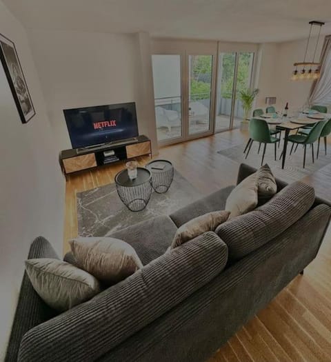 Communal lounge/ TV room, TV and multimedia, Living room, Evening entertainment