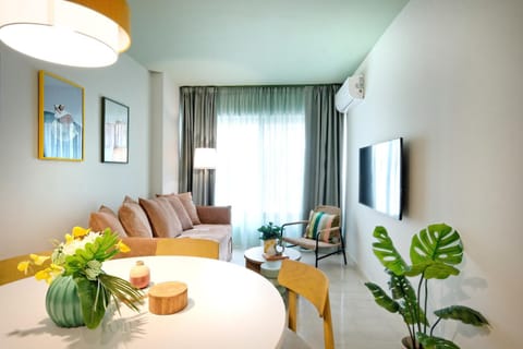 Living room, Seating area, Dining area