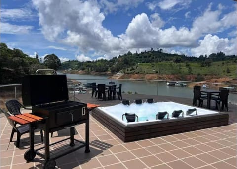Day, Hot Tub