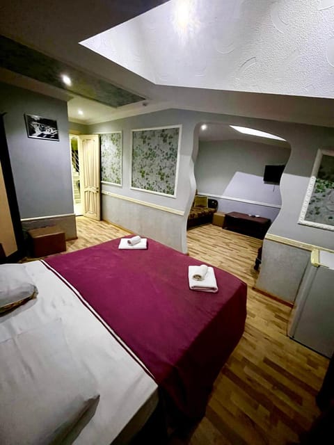 Bed, Bathroom, TV and multimedia, Bedroom, Location, internet, air conditioner