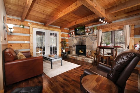 Heaven in the Pines By Colonial Properties House in Pigeon Forge