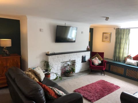 New Farm , for large groups nr Barry and beaches House in Barry