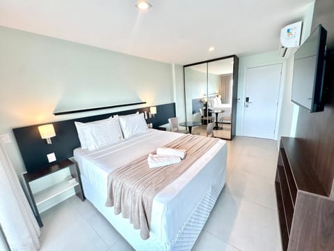 Bed, TV and multimedia, Photo of the whole room, Bedroom, wardrobe, air conditioner