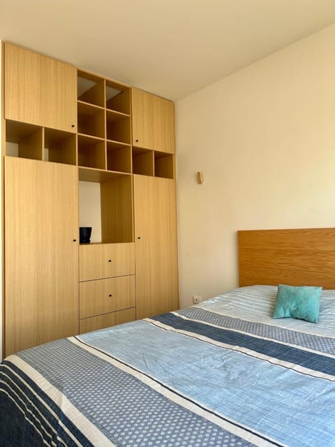 Bed, Photo of the whole room, Bedroom, wardrobe