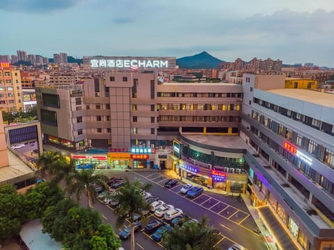 Property building, Neighbourhood, Bird's eye view, Location, Parking