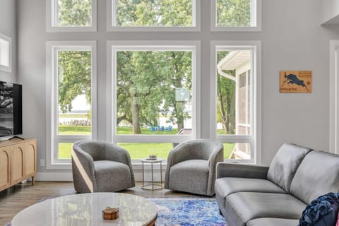 Sunset Cove home House in Oshkosh