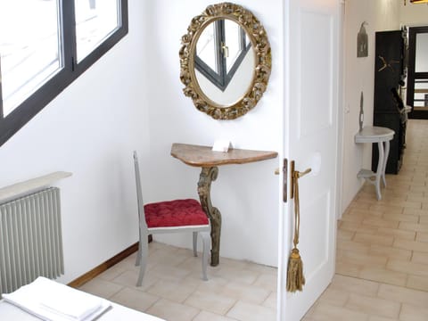 Day, Decorative detail