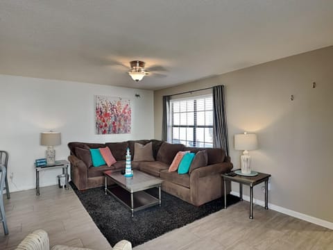 Living room, Seating area, furniture