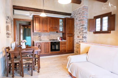 Kitchen or kitchenette, Living room, Seating area, Dining area, oven, pet friendly, stove