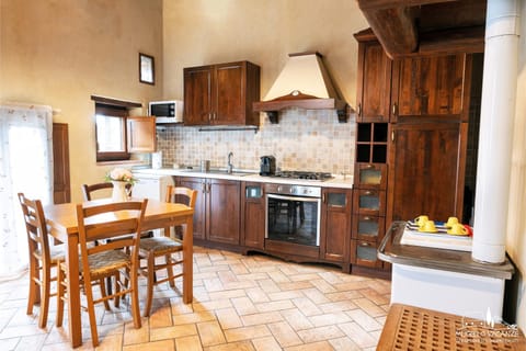 Kitchen or kitchenette, Dining area, dishwasher, oven, pet friendly, stove, toaster