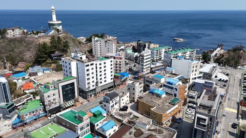 Property building, Facade/entrance, Neighbourhood, Natural landscape, Bird's eye view, Sea view, Location