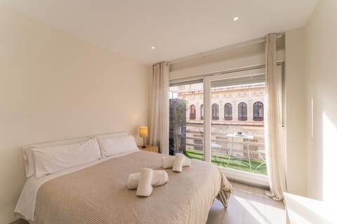 Bed, View (from property/room), Balcony/Terrace, Photo of the whole room, Bedroom, towels