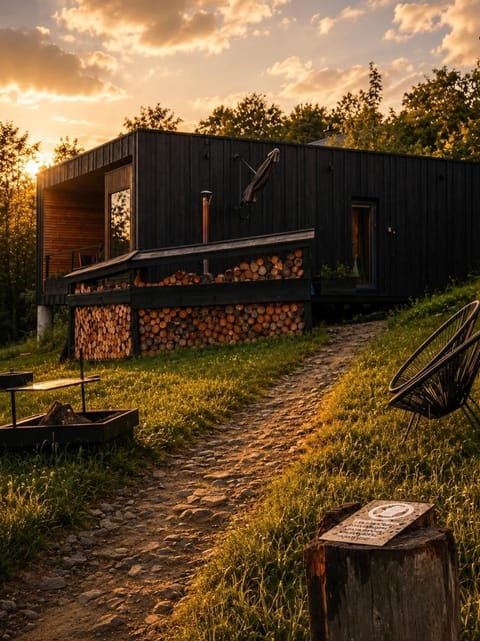 Property building, Day, Natural landscape, Garden, Garden view, Sunset